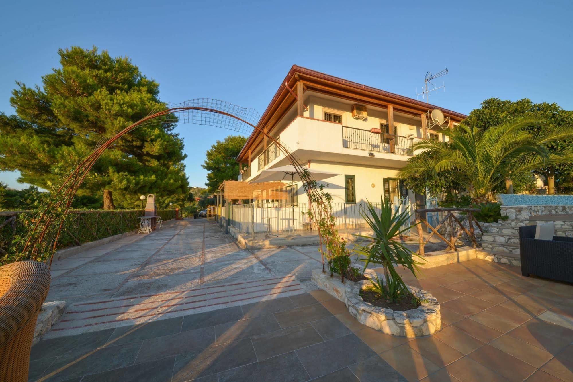 B&B Villa Nicoletta Peschici Buitenkant foto